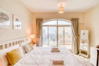 Relaxing, Chic Apartment in The Views