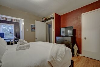 Austin Condo in Hip Travis Heights - 1 Br condo by RedAwning, фото 6 Austin Condo in Hip Travis Heights - 1 Br condo by RedAwning, фото 6