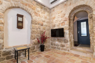 Best Location Jerusalem Stone Apartment, фото 8