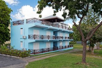 Coconut Court Beach Hotel