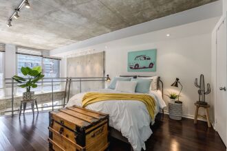 QuickStay - Sunlit Luxury Loft on King West, фото 23