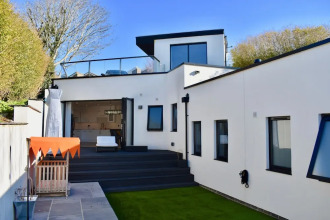 Modern 2 Bedroom Garden House