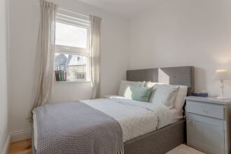 Bright 1 Bedroom Apartment in Wimbledon Park, фото 2