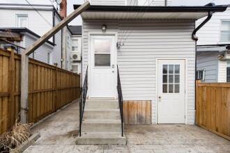 Elegantly Appointed Detached House in the Central City, фото 12