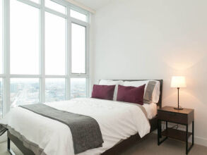 N2N Suites - Downtown Lake & City View offered by Short Term Stays