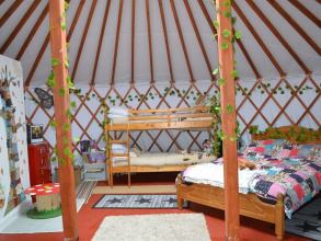 Kids Love Yurts Caravan Park, фото 9