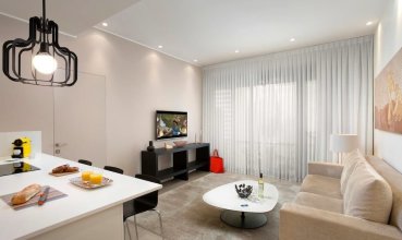 Chic 1BR In White City By HolyGuest