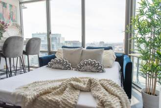 QuickStay - Eclectic Two-Bedroom Condo (Sky High Views), фото 4