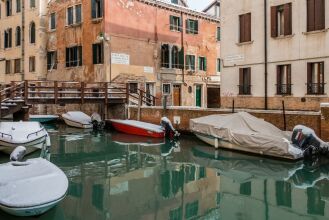 Venice Canal View Boutique Apartment, фото 11