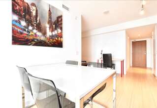 Bright 2 Bed Lakeview Suite, фото 11