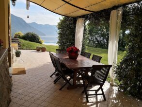 Classy Villa in Pisogne With Garden, Bbq, Pool, Sun-loungers, фото 16