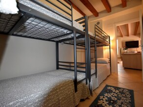 Classy Villa in Pisogne With Garden, Bbq, Pool, Sun-loungers, фото 6