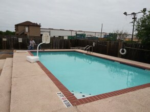 Deluxe 6 Inn & Suites, фото 20 Deluxe 6 Inn & Suites, фото 20