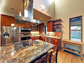 Charming 3BR w/ Balcony & Fire Pit, фото 14 Charming 3BR w/ Balcony & Fire Pit, фото 14