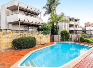 Leafy 1 Bedroom City Oasis With Pool and Terrace, фото 3