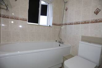 Beautiful 3 Beds House - Thamesmead, фото 13