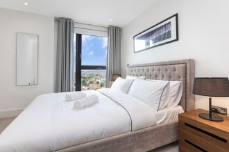 Lush Apartment - London Designer Outlet, фото 5