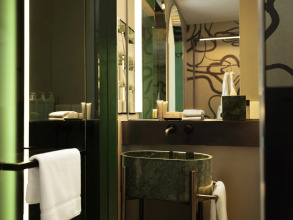 Mondrian Singapore Duxton