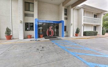 Motel 6 Dallas - Addison