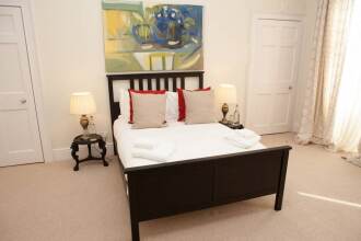 Spacious 2 Bedroom Apartment in Old Crescent, фото 2