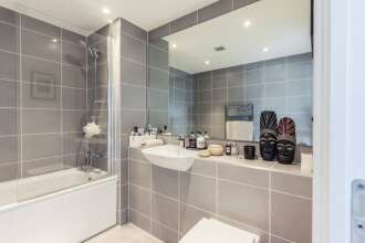 Modern 2 Bedroom Flat in Zone 1, фото 12