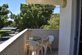 Leafy 1 Bedroom City Oasis With Pool and Terrace, фото 18