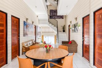 RedDoorz Plus near Hayam Wuruk 2, фото 8