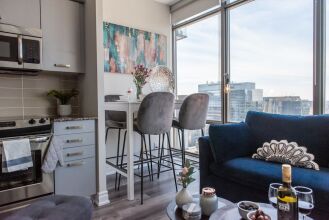 QuickStay - Eclectic Two-Bedroom Condo (Sky High Views), фото 16