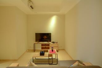 3 Bedrooms Premium Sudirman Residence by Travelio, фото 45