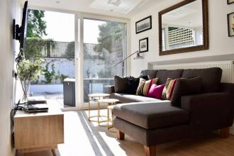 Stylish And Bright 2 Bedroom Flat With Garden, фото 11