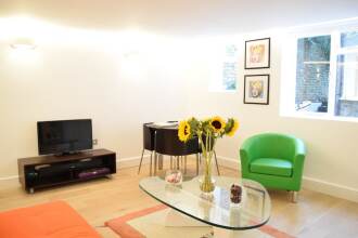 Stunning 1 Bedroom Apartment in Kennington, фото 5