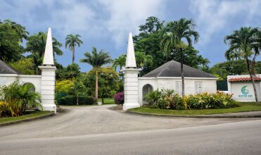 Royal Glitter Bay Villas