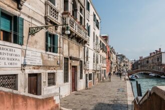 Venice Canal View Boutique Apartment, фото 24