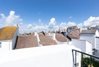 Clifton Place With Outside Terrace - Guest Homes, фото 9