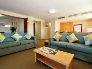 Riverside Holiday Apartments, фото 33