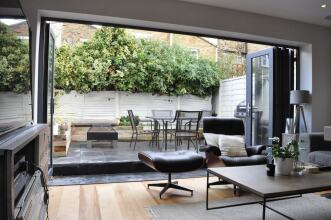 Modern 3 Bedroom House with Patio in Battersea