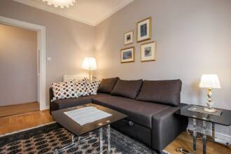 Seafarers Court-Sunny and Warm Apartment