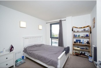 Modern 4 Bedroom Canal-side North London Flat, фото 10