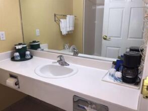 Deluxe 6 Inn & Suites, фото 35 Deluxe 6 Inn & Suites, фото 35