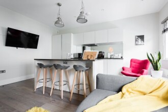 The Soho Studio - Modern & Bright 2BDR in Central London, фото 16