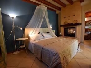 Classy Villa in Pisogne With Garden, Bbq, Pool, Sun-loungers, фото 12