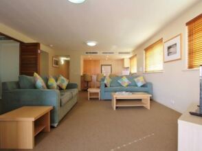 Riverside Holiday Apartments, фото 38