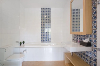 Four Kings Apartments, фото 7