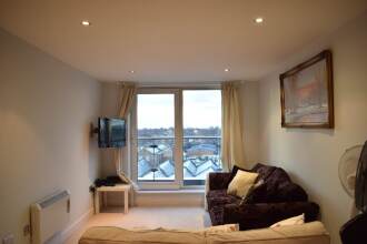 Modern 2 Bedroom Apartment Near Chelsea Harbour With Balcony, фото 3