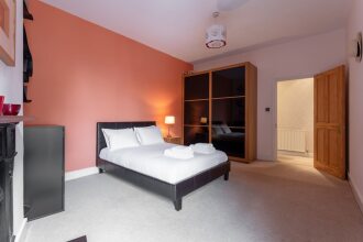 Large 2 Bedroom Flat Near Clapham High Street, фото 17