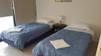 M1 George Apartment by the Airport, фото 2