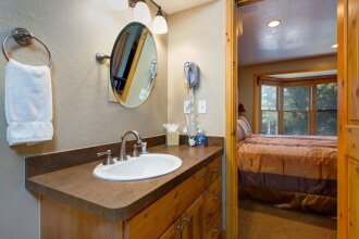 2BR Empire House Condo by RedAwning, фото 9