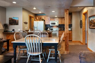 2BR Empire House Condo by RedAwning, фото 17