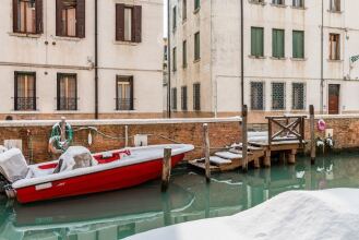 Venice Canal View Boutique Apartment, фото 23