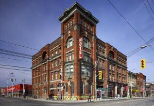 Gladstone Hotel